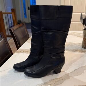 Elegant Black Heeled Boots for Women